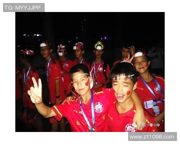 足球明星们的亲吻瞬间揭秘你不知道的背后故事与情感交流