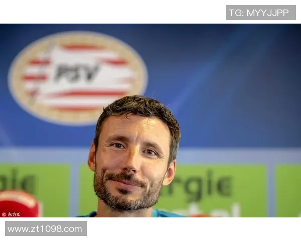 荷兰足球明星范博梅尔的辉煌职业生涯与对足球的深远影响